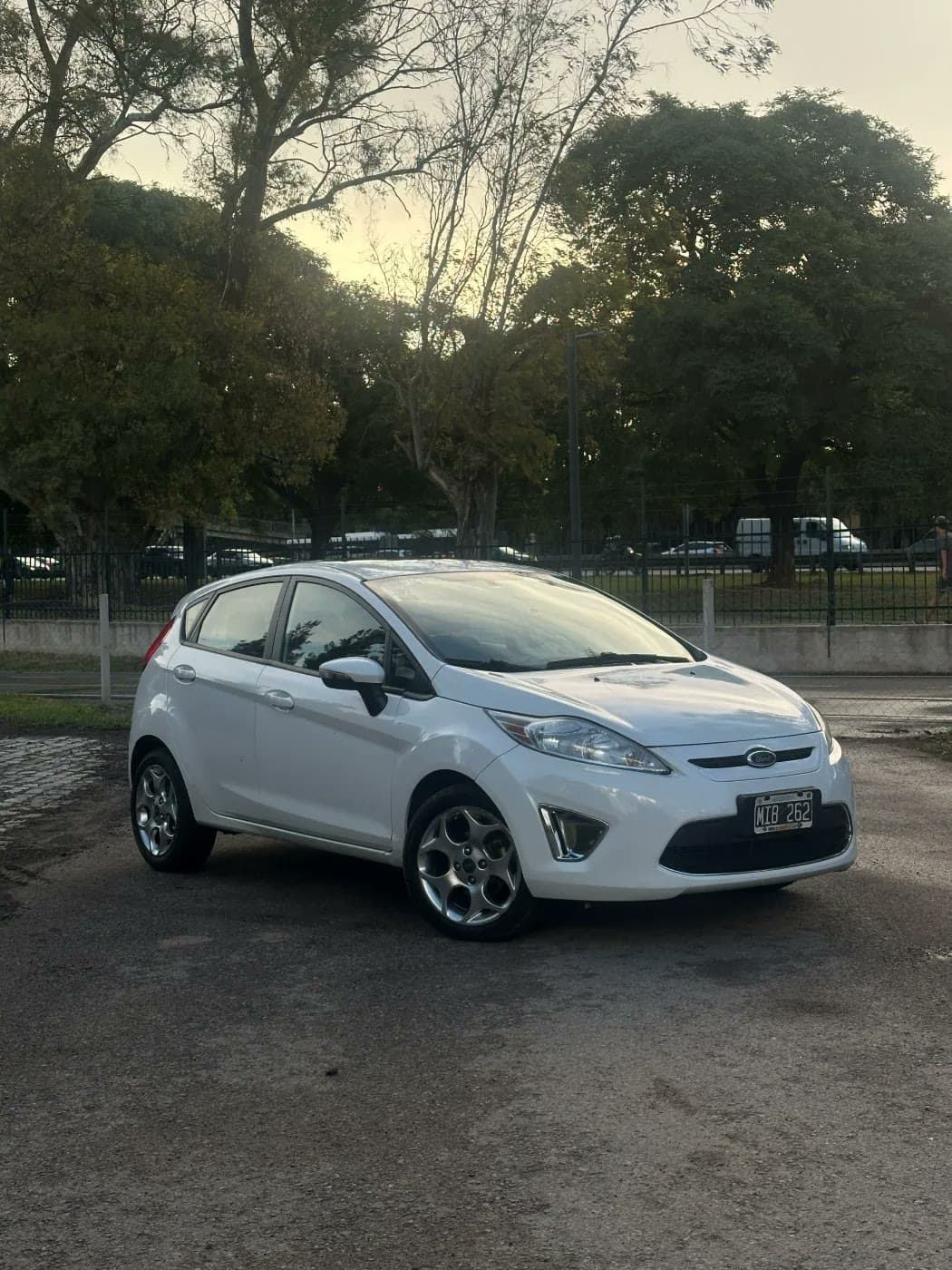 Ford Fiesta Kinetic Design Titanium — vendido